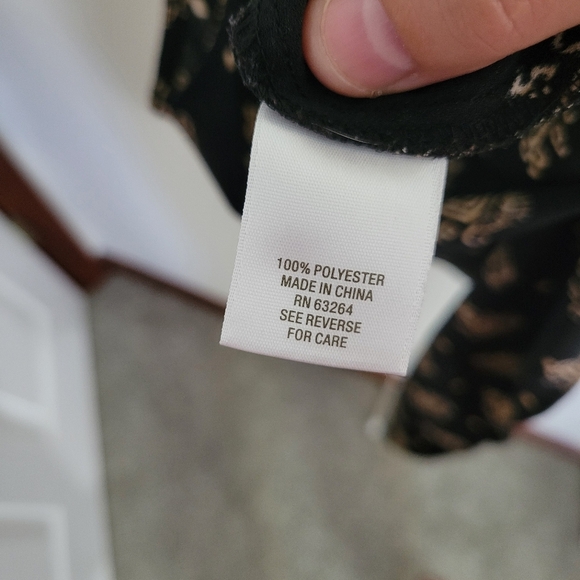 Black And Gold Zippered Sleeveless Top, Size 1X - Picture 4 of 5